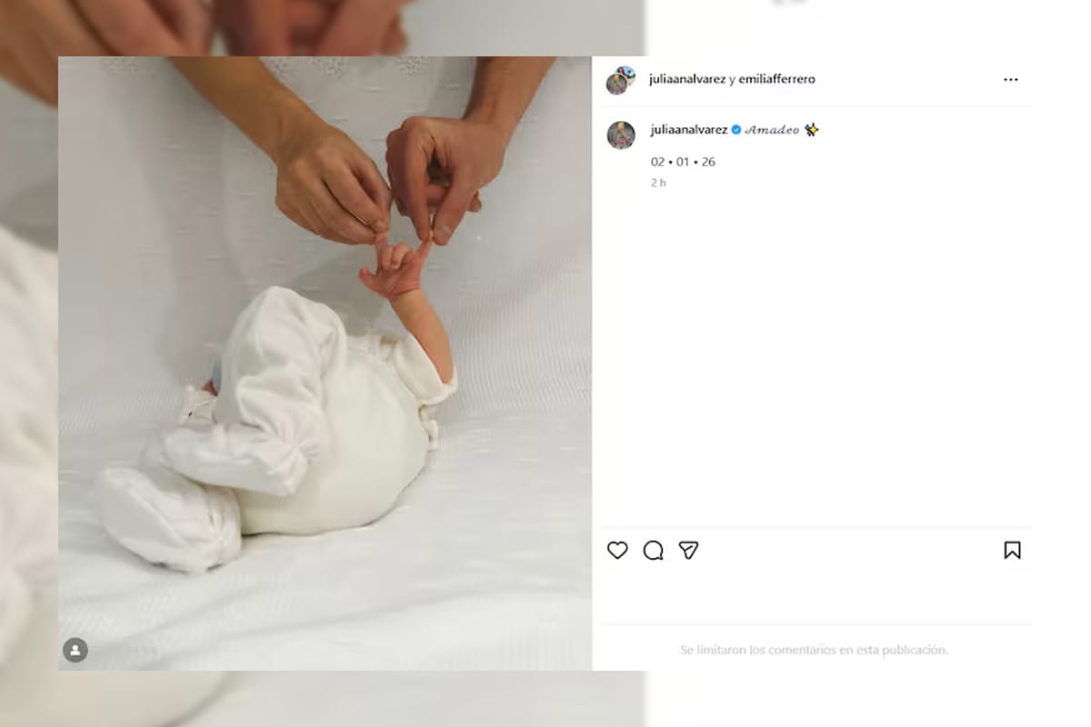 Publicación de Instagram de Julián Álvarez mostrando a primera foto de Amadeo, su hijo con Emilia Ferrero.
