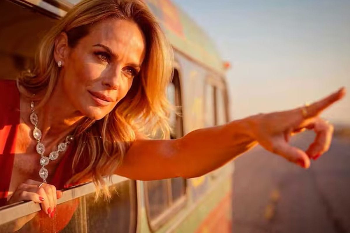 Captura del video institucional de América TV con Sabrina Rojas.